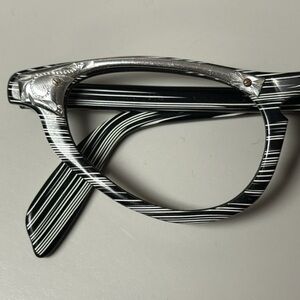 🖤🤍🖤Vintage stunning frames glasses black white striped silver trim rare cateye